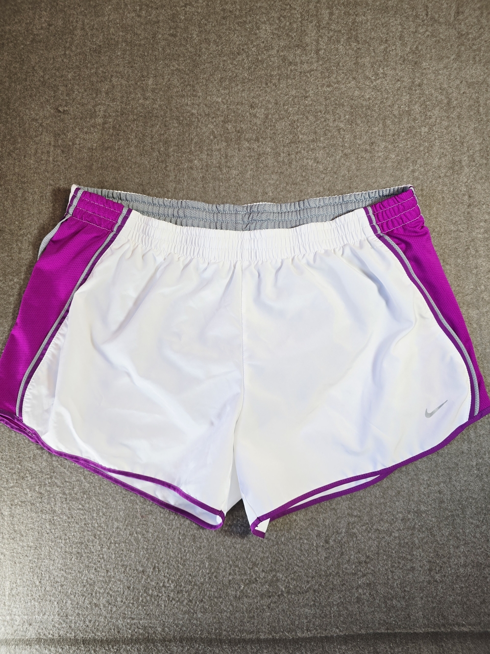 Nike Women’s DRI-FIT White & Purple Running Shorts Womens XL - Picture 2 of 15